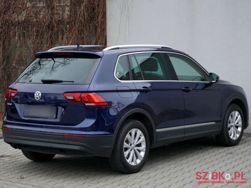 2019' Volkswagen Tiguan photo #6