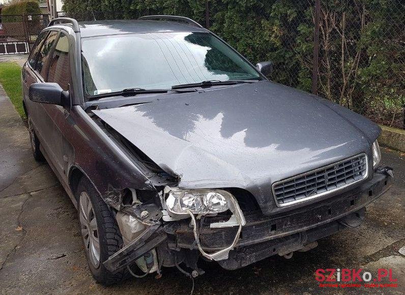 2003' Volvo V40 photo #2