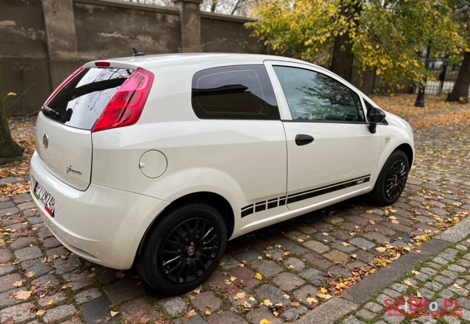 2012' Fiat Punto photo #5