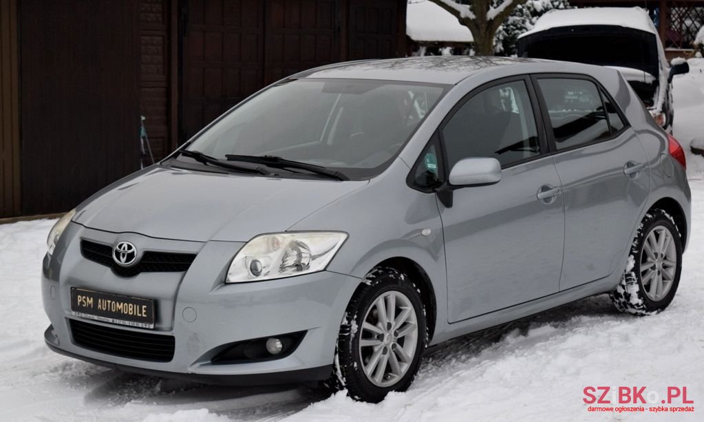 2008' Toyota Auris photo #2