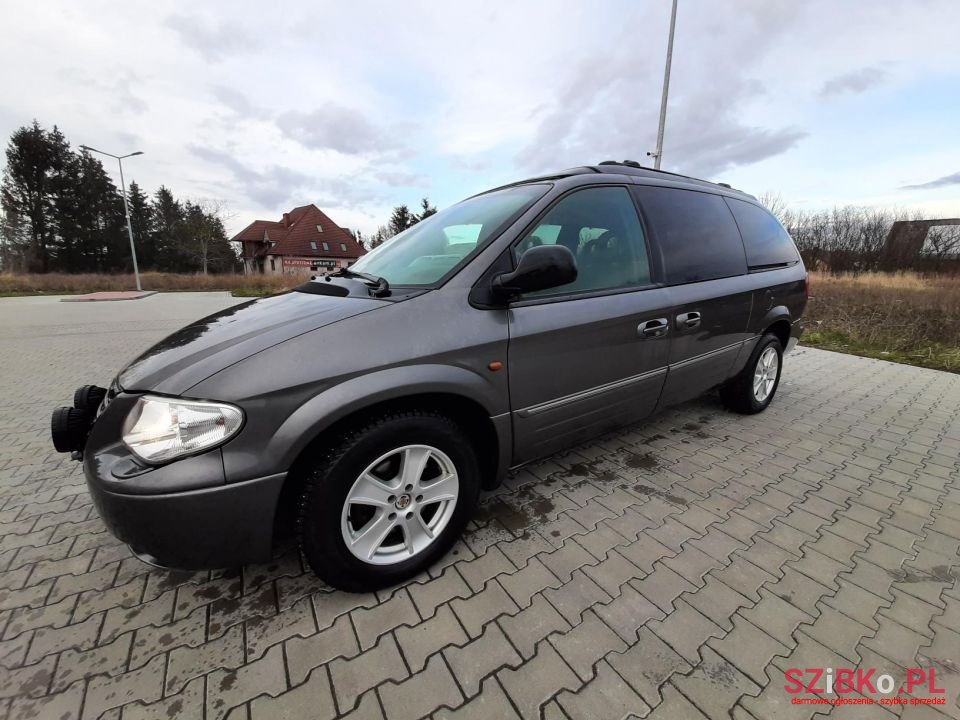 2004' Chrysler Grand Voyager photo #3