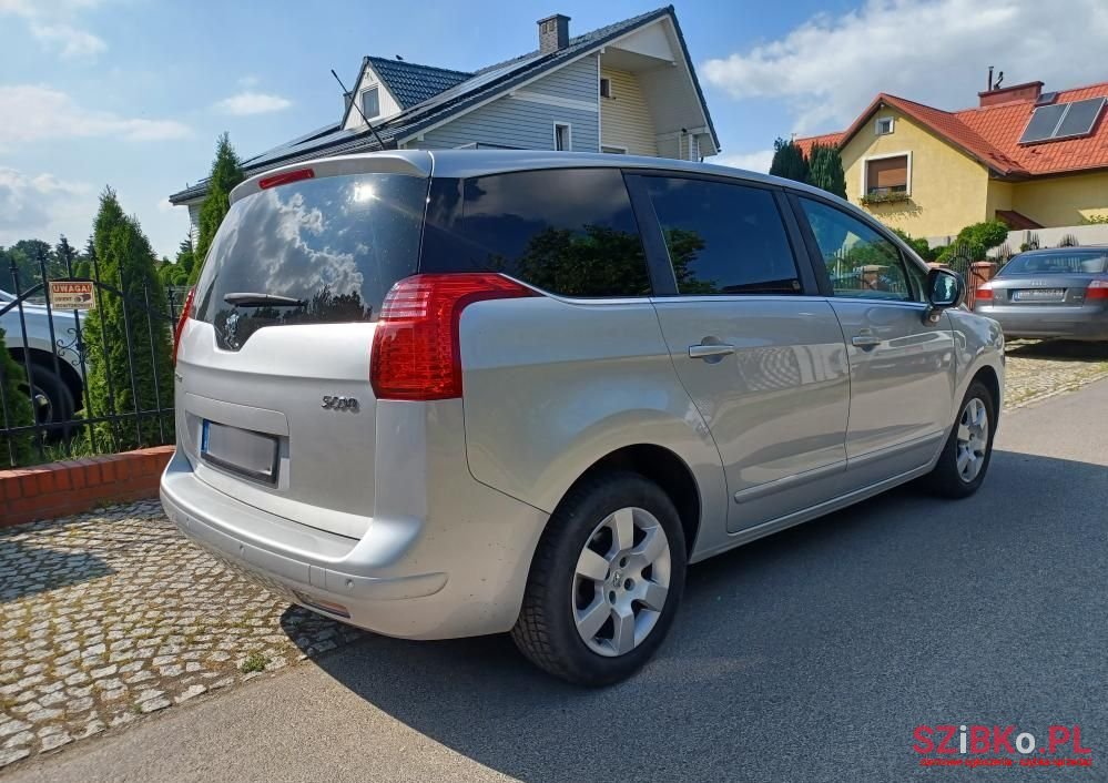 2012' Peugeot 5008 1.6 Hdi Family 7Os photo #6