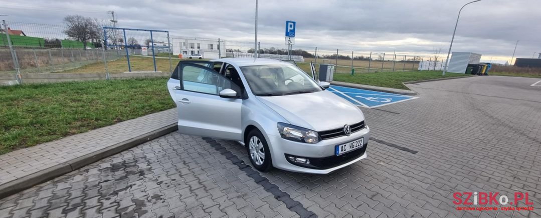 2011' Volkswagen Polo photo #3