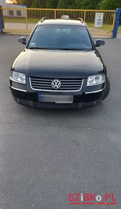 2004' Volkswagen Passat photo #1