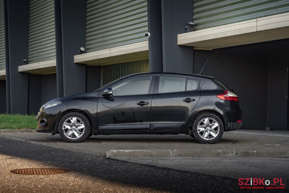 2011' Renault Megane photo #2