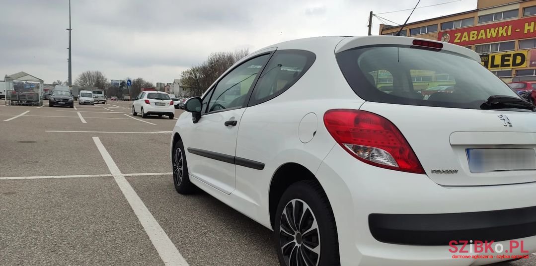 2009' Peugeot 207 photo #2