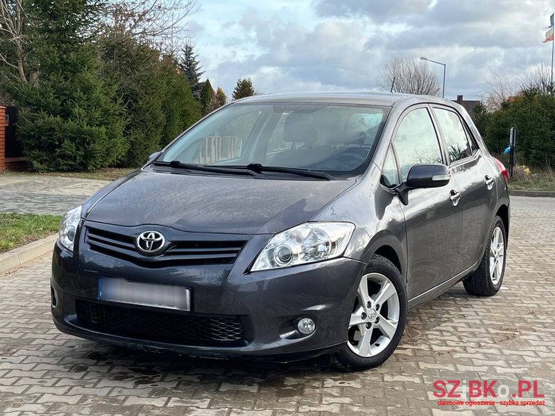 2011' Toyota Auris 2.0 D-4D photo #1