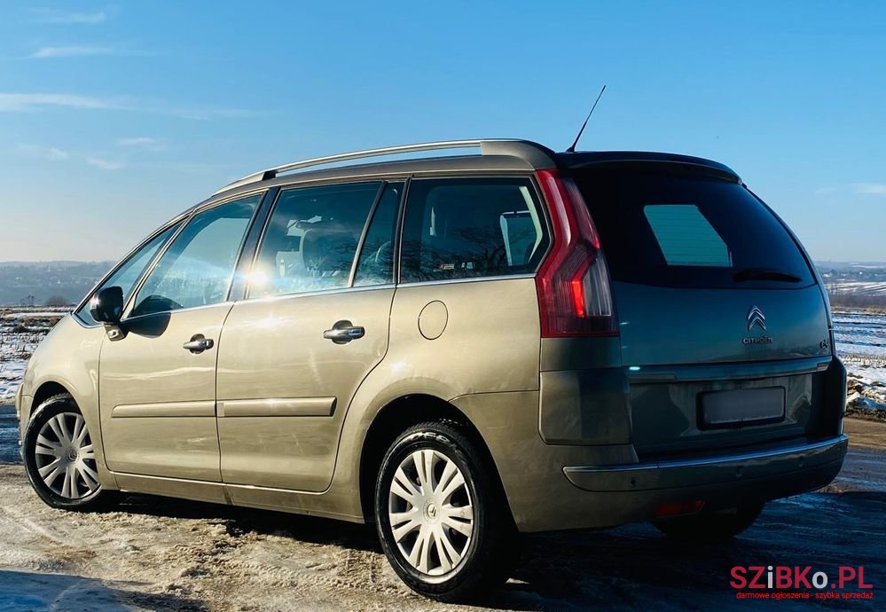 2011' Citroen C4 Grand Picasso photo #3