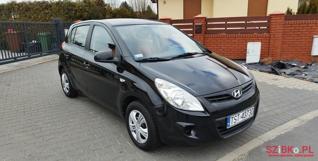 2008' Hyundai i20 photo #1