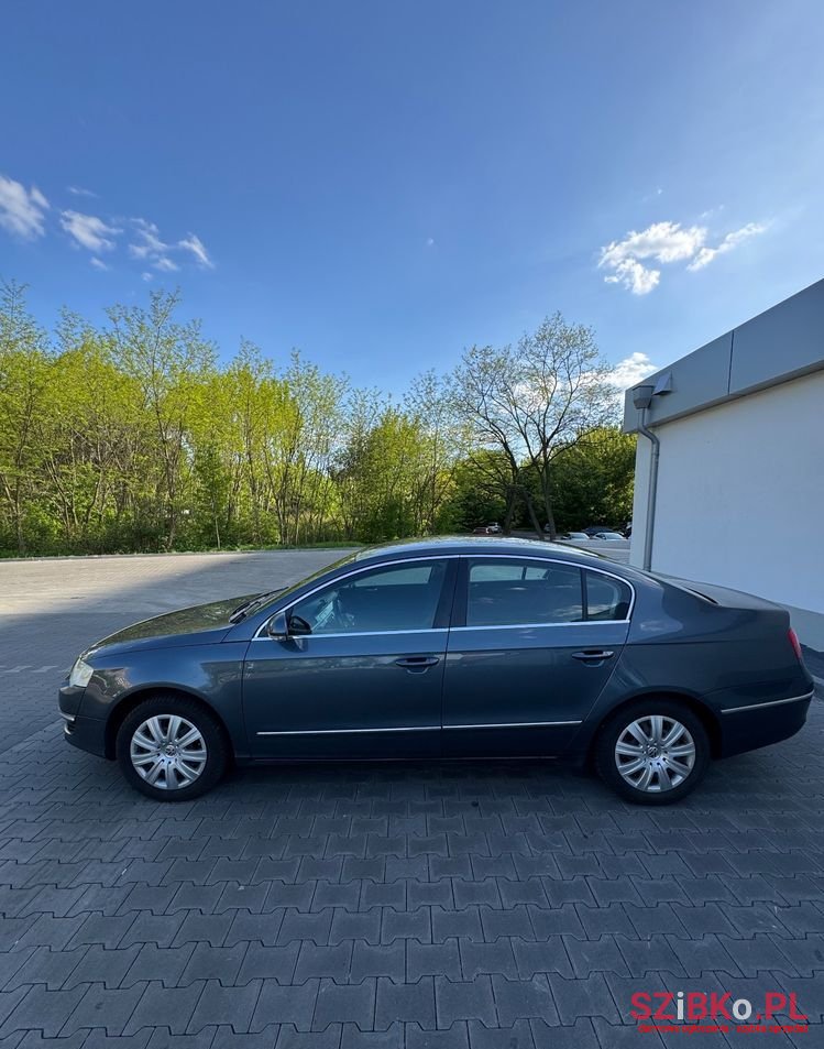 2009' Volkswagen Passat photo #6