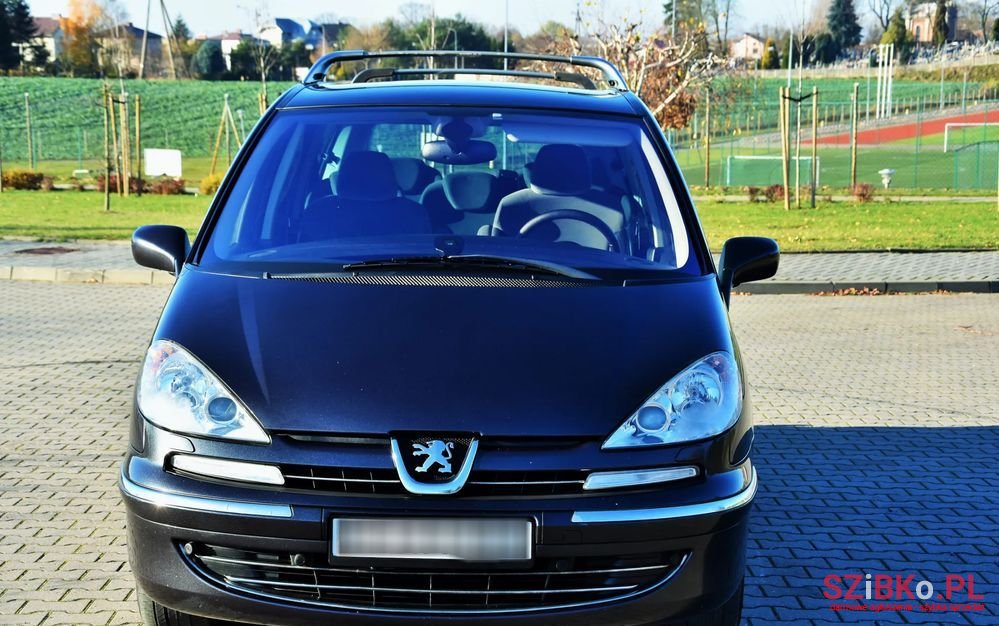 2009' Peugeot 807 2.0 Hdi Premium photo #3