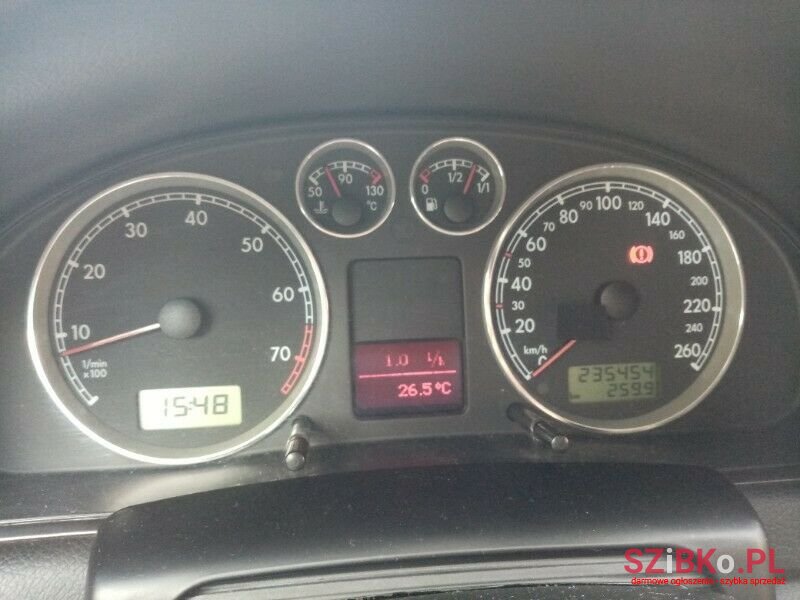 2001' Volkswagen Passat photo #2