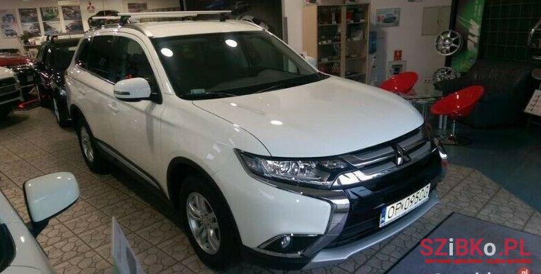 2016' Mitsubishi Outlander photo #1