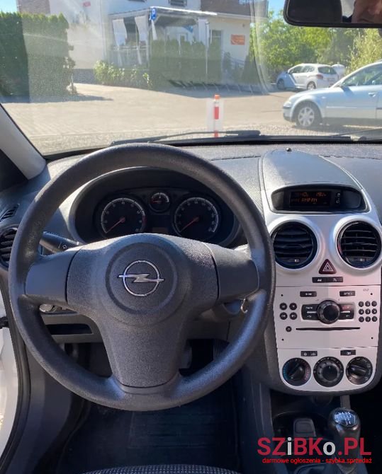 2011' Opel Corsa photo #5
