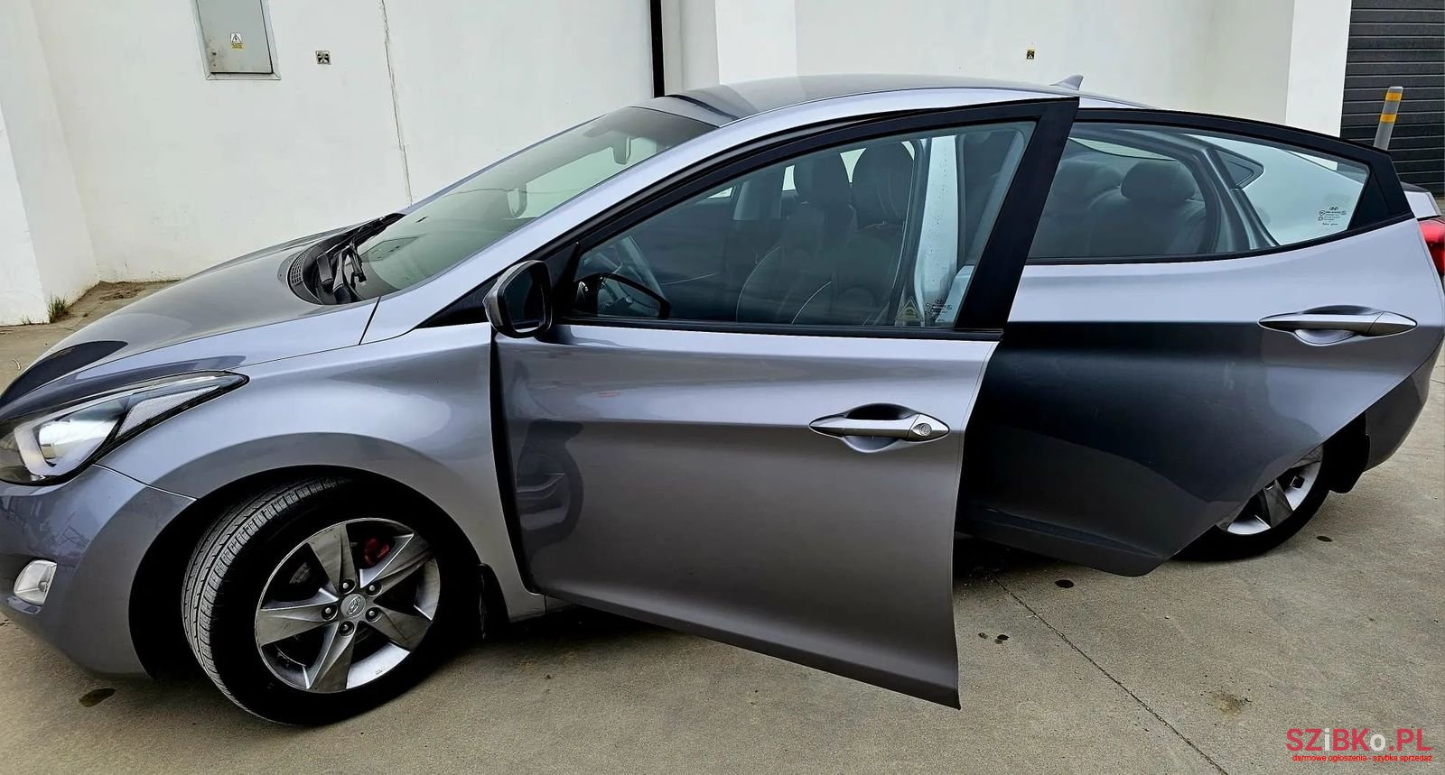 2012' Hyundai Elantra photo #3