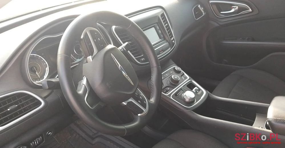 2017' Chrysler 200 photo #6