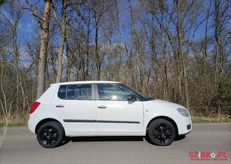 2009' Skoda Fabia photo #3