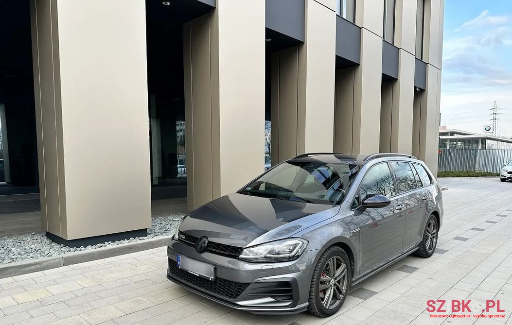 2017' Volkswagen Golf photo #3