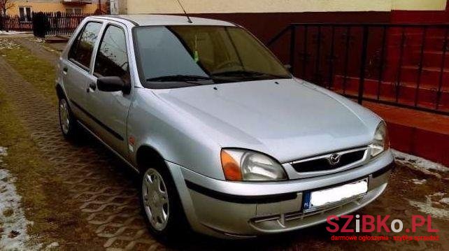 2002' Mazda 121 photo #2