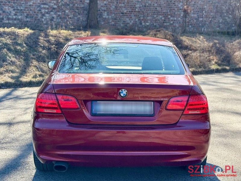 2010' BMW 3 Series 320I photo #6