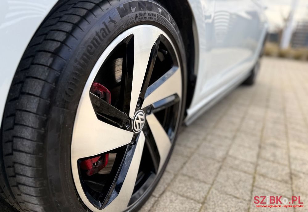 2018' Volkswagen Golf photo #6