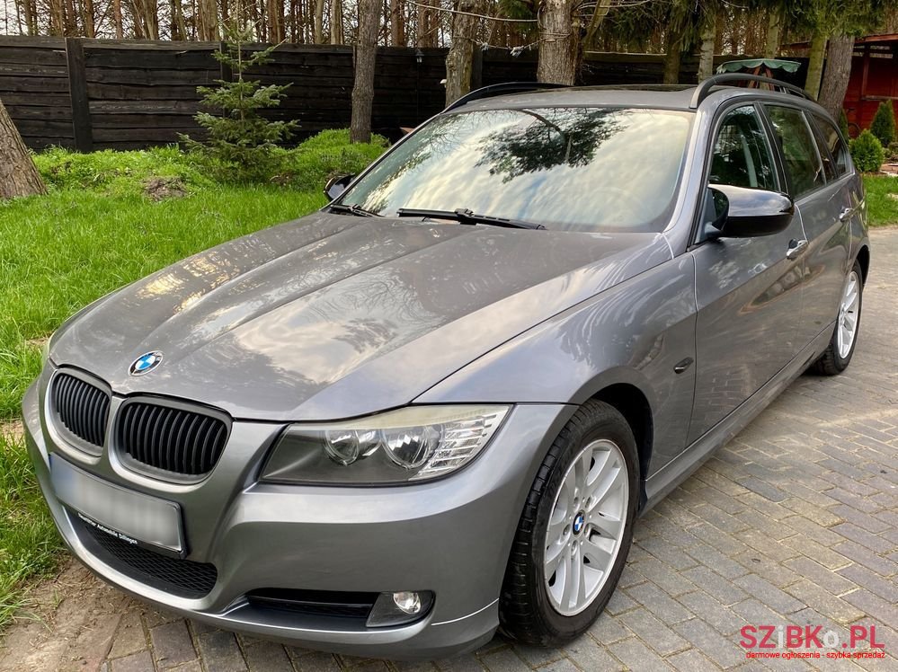 2009' BMW 3 Series 320I Touring photo #2