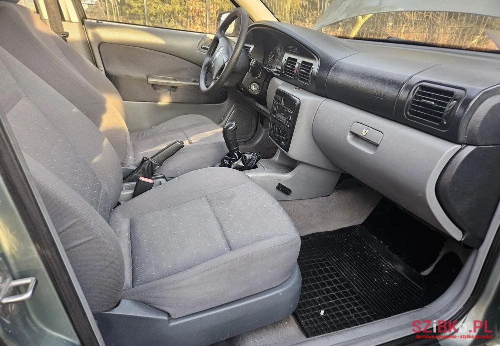 2003' Skoda Octavia 1.4 Classic photo #2