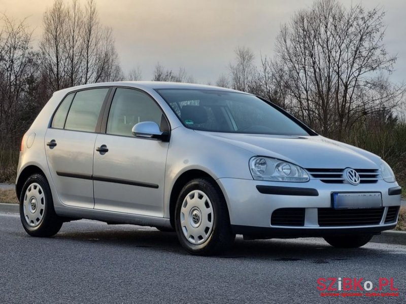 2004' Volkswagen Golf photo #5