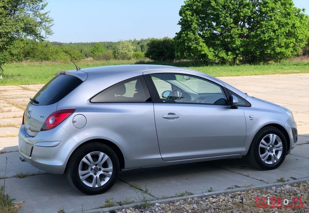 2011' Opel Corsa photo #5