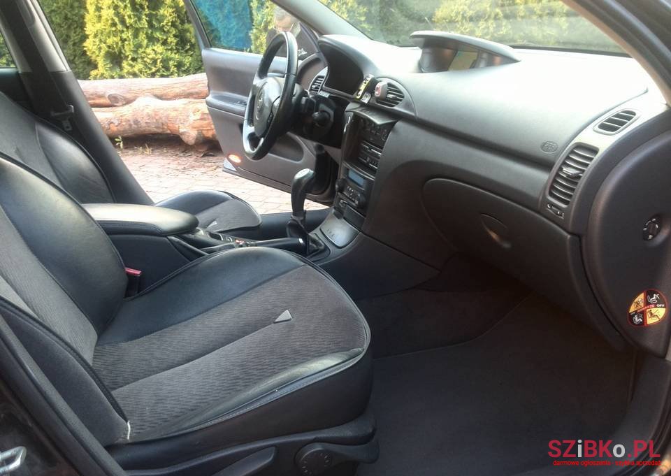 2005' Renault photo #2