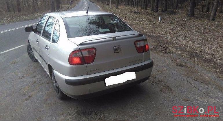 2002' SEAT Cordoba photo #1