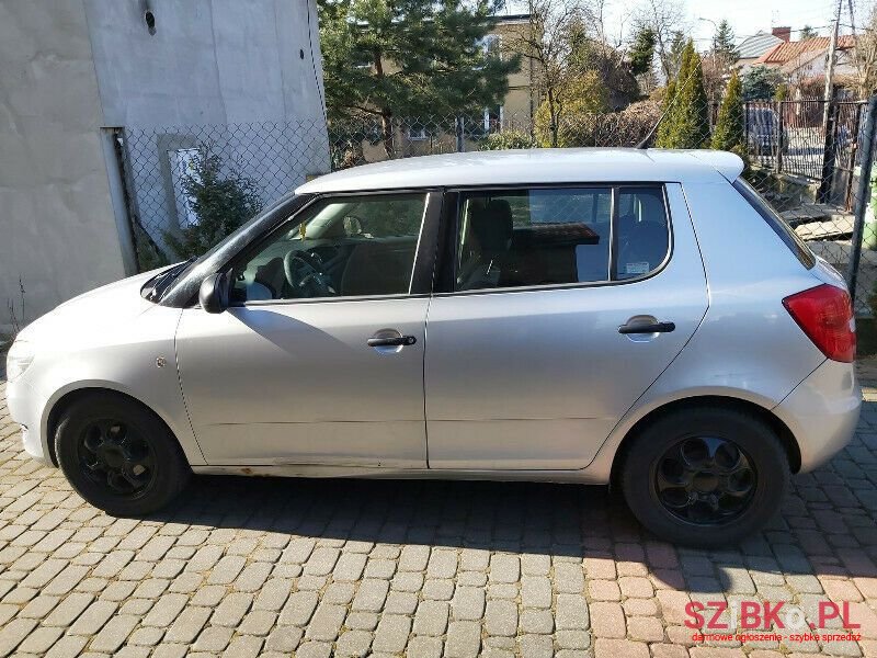 2012' Skoda Fabia photo #2