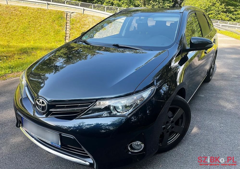 2014' Toyota Auris photo #2