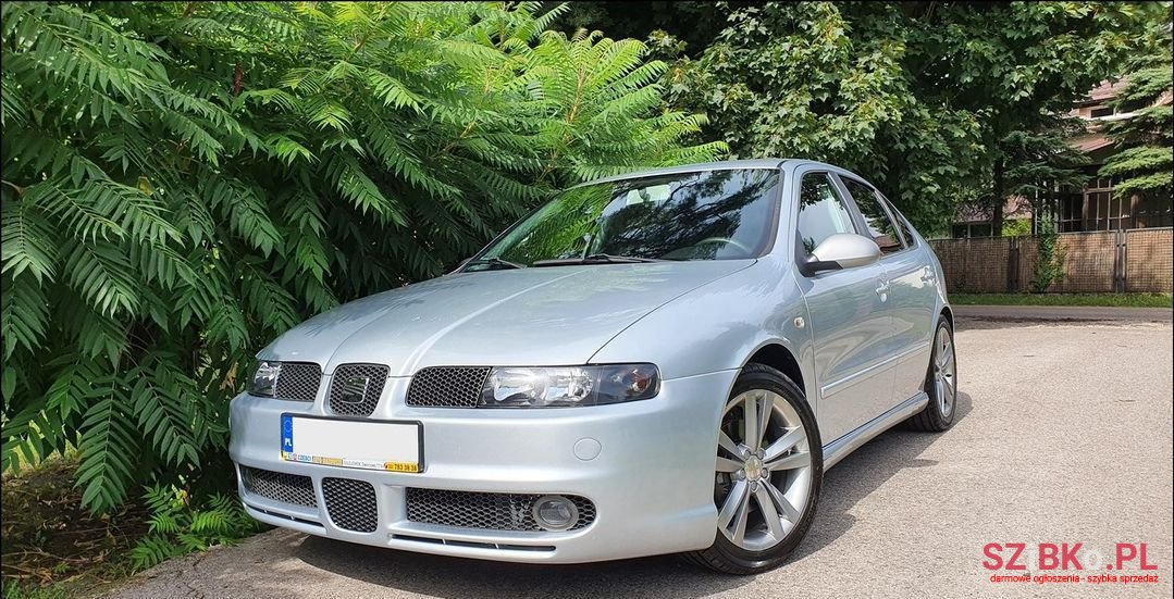 2004' SEAT Leon photo #1