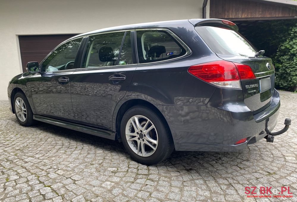 2010' Subaru Legacy 2.0I Trend photo #3