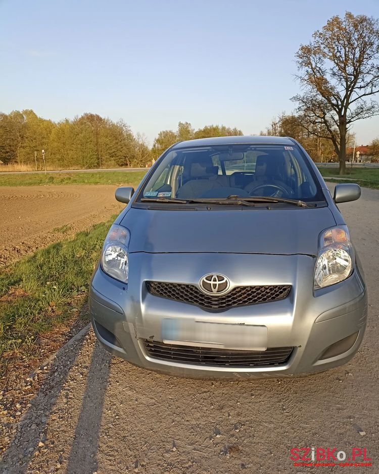 2010' Toyota Yaris photo #2