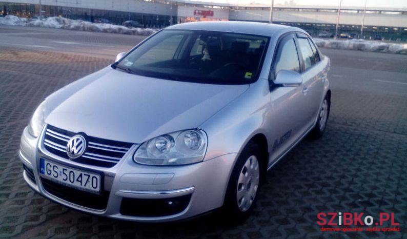 2009' Volkswagen Jetta photo #2