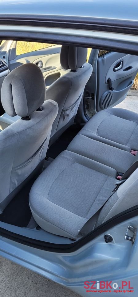 2001' Renault Clio photo #6