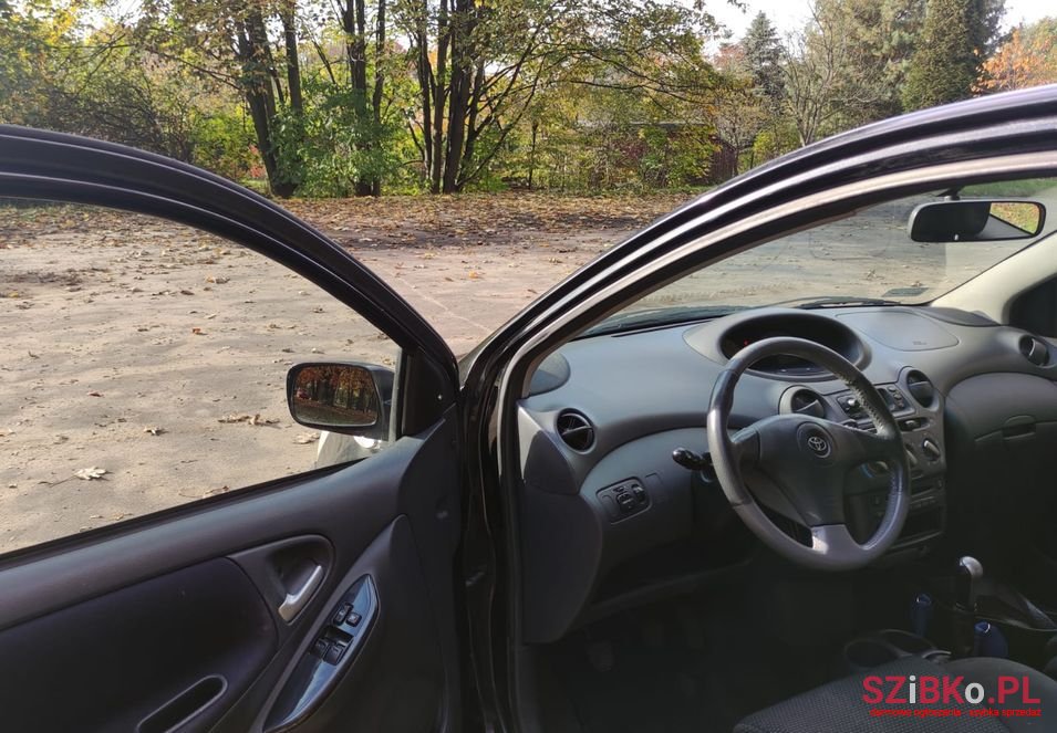 2003' Toyota Yaris photo #4
