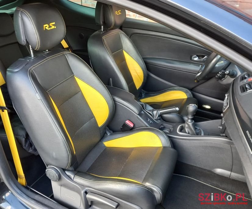 2011' Renault Megane photo #5