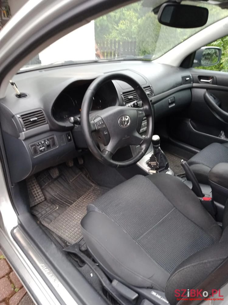 2007' Toyota Avensis Combi photo #3