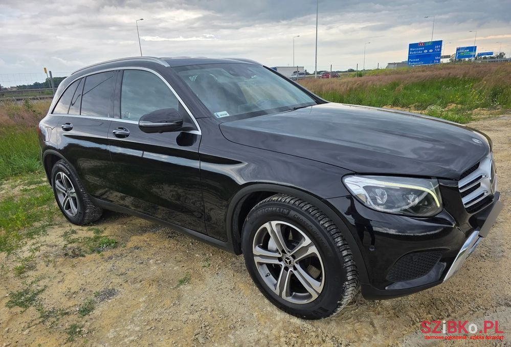 2018' Mercedes-Benz GLC 220 D 4-Matic photo #3