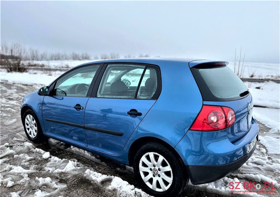 2004' Volkswagen Golf photo #6
