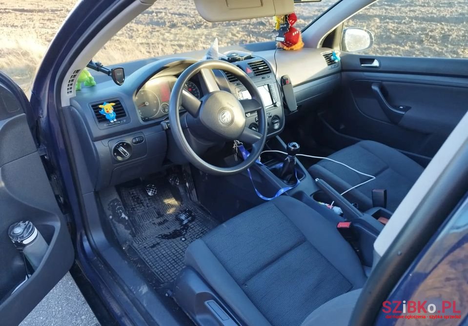 2005' Volkswagen Golf photo #6