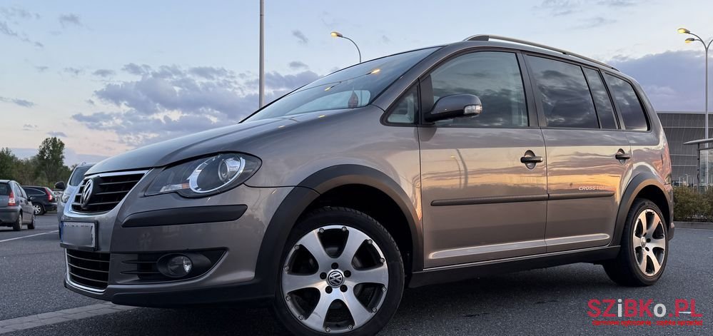 2008' Volkswagen Touran 1.4 Tsi Cross photo #1