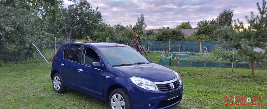 2009' Dacia Sandero photo #1
