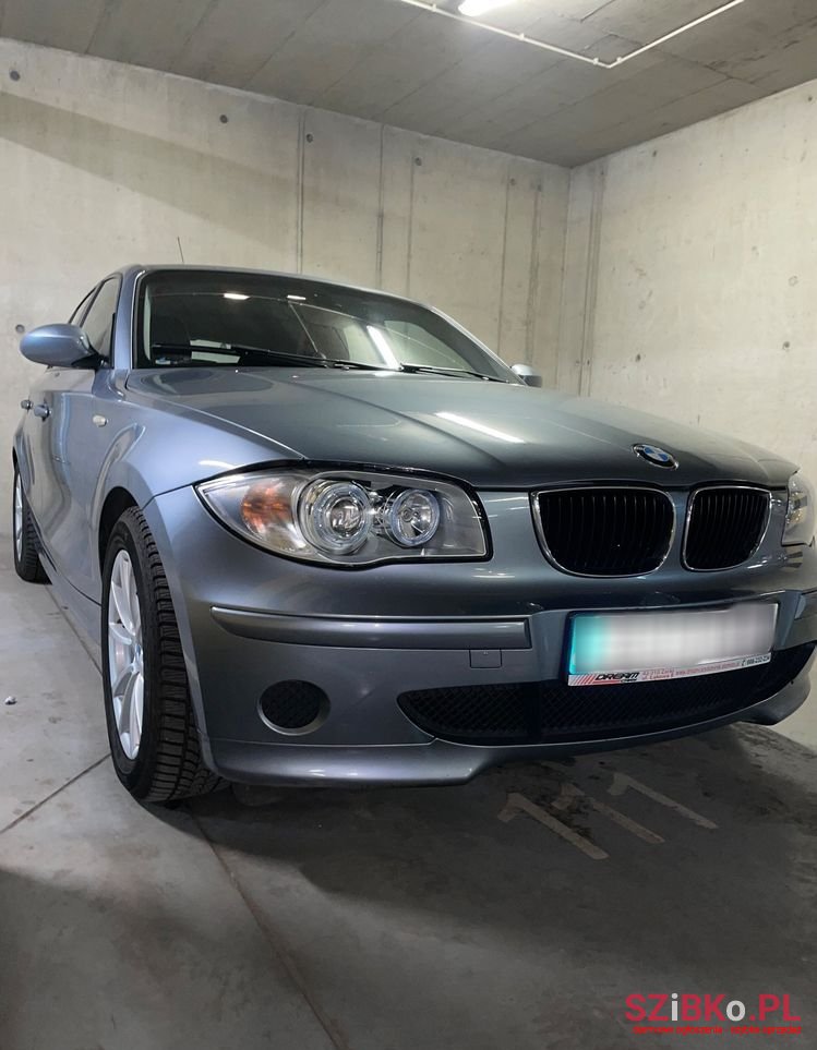 2004' BMW 1 Series 120I photo #3