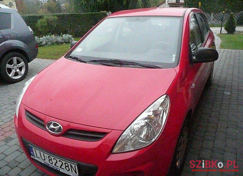 2010' Hyundai I 20 photo #1