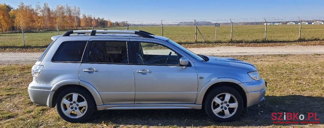 2007' Mitsubishi Outlander photo #2