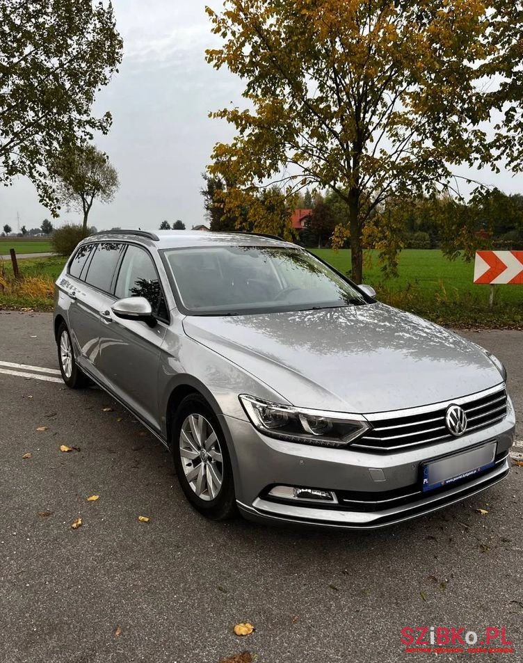 2019' Volkswagen Passat photo #2